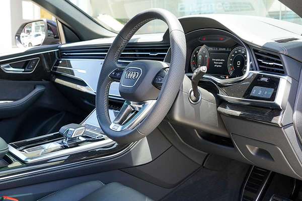 2024 Audi Q8 55 TFSI S line F1