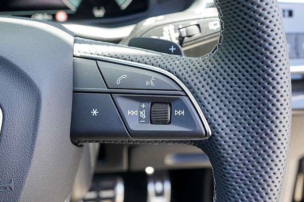 2024 Audi Q8 55 TFSI S line F1