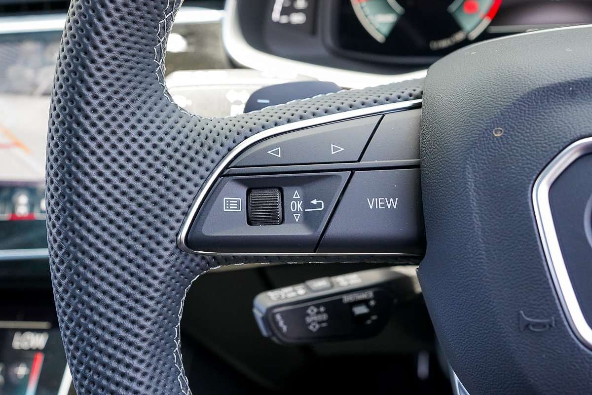 2024 Audi Q8 55 TFSI S line F1