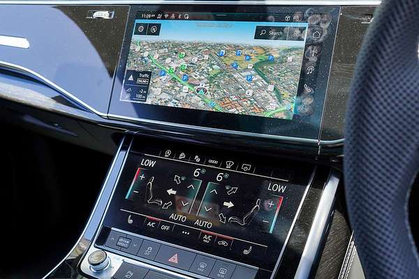 2024 Audi Q8 55 TFSI S line F1