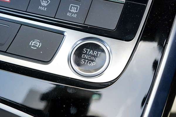 2024 Audi Q8 55 TFSI S line F1