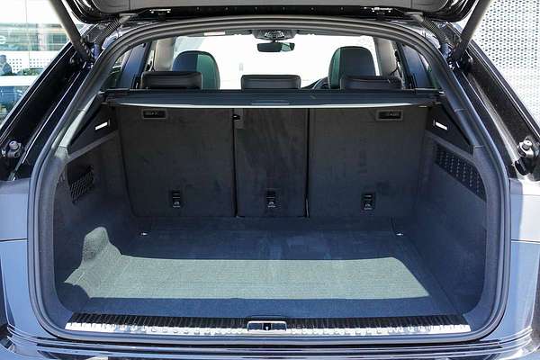 2024 Audi Q8 55 TFSI S line F1