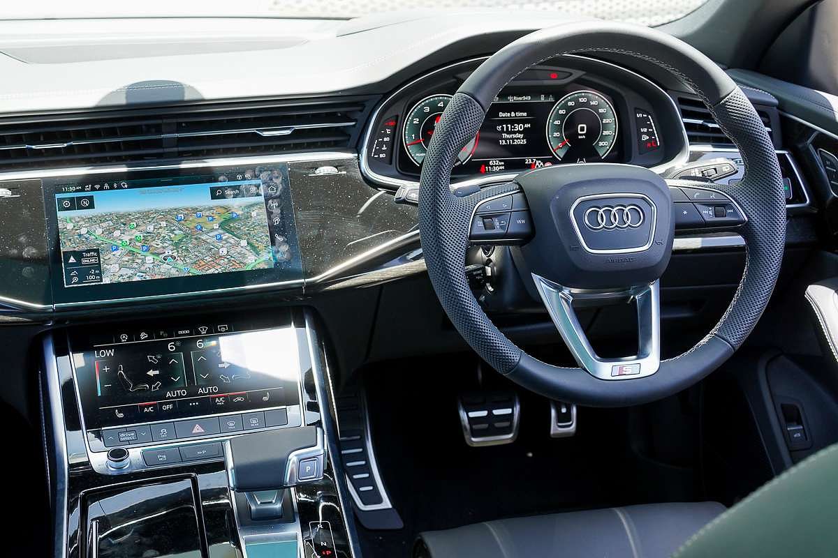 2024 Audi Q8 55 TFSI S line F1