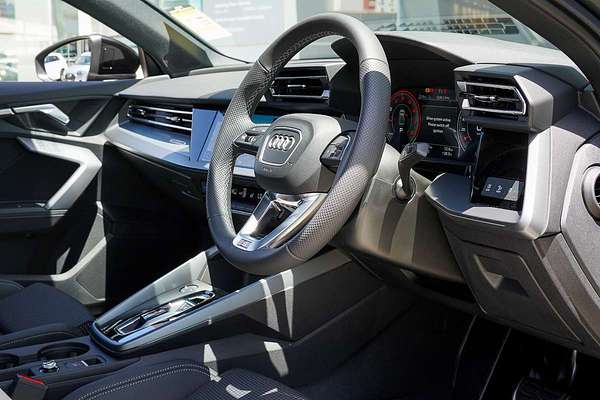 2024 Audi A3 35 TFSI S line GY