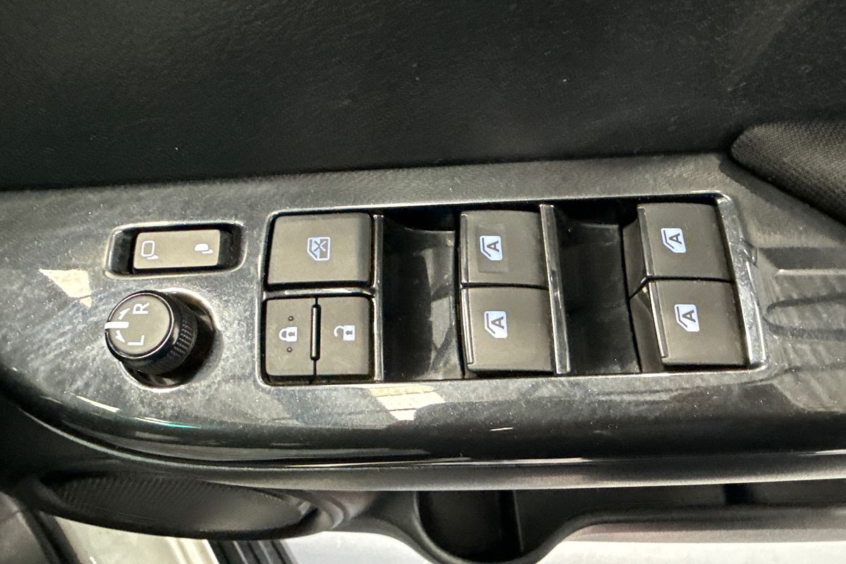 2018 Toyota Hilux SR5+ (4x4) GUN126R MY17 4X4