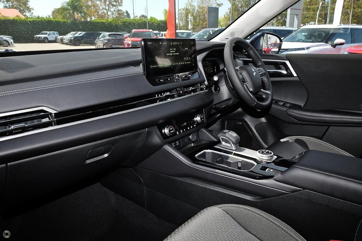 2025 Mitsubishi Outlander LS ZM