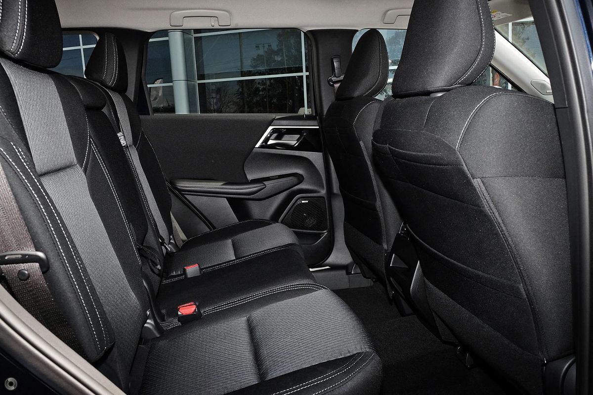 2025 Mitsubishi Outlander LS ZM