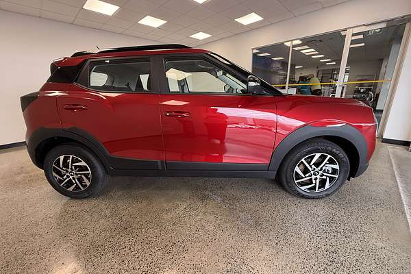 2025 Mahindra XUV3XO AX5L