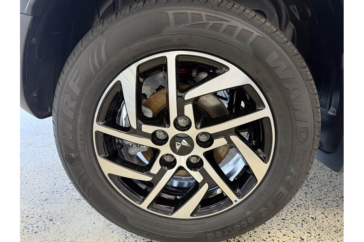 2025 Mahindra XUV3XO AX5L