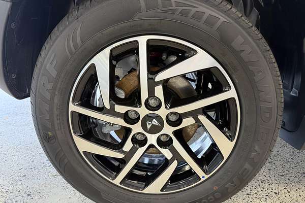 2025 Mahindra XUV3XO AX5L