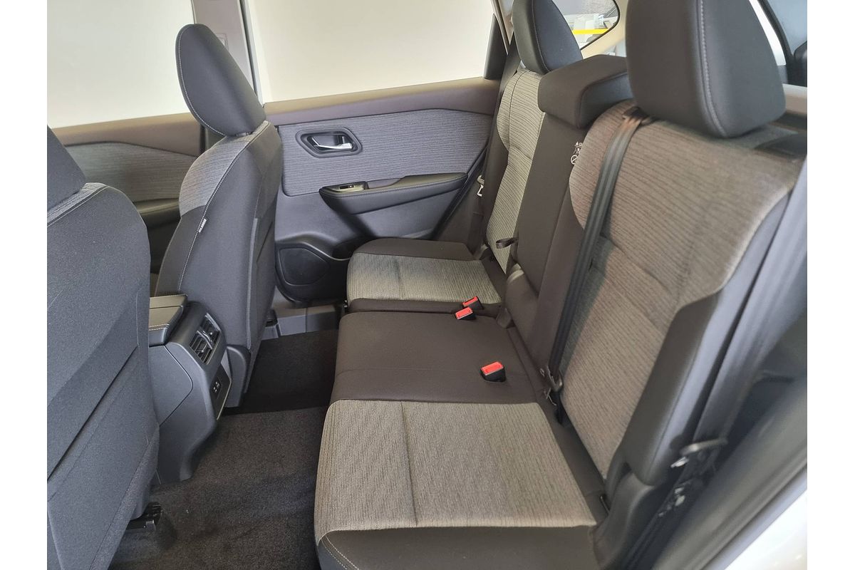 2024 Nissan X-TRAIL ST T33