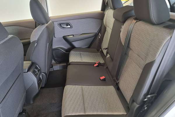 2024 Nissan X-TRAIL ST T33