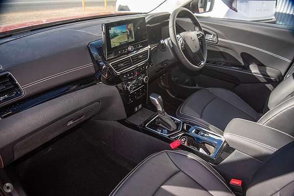 2025 Mahindra XUV3XO AX7L