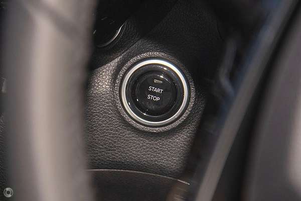 2025 Mahindra XUV3XO AX7L