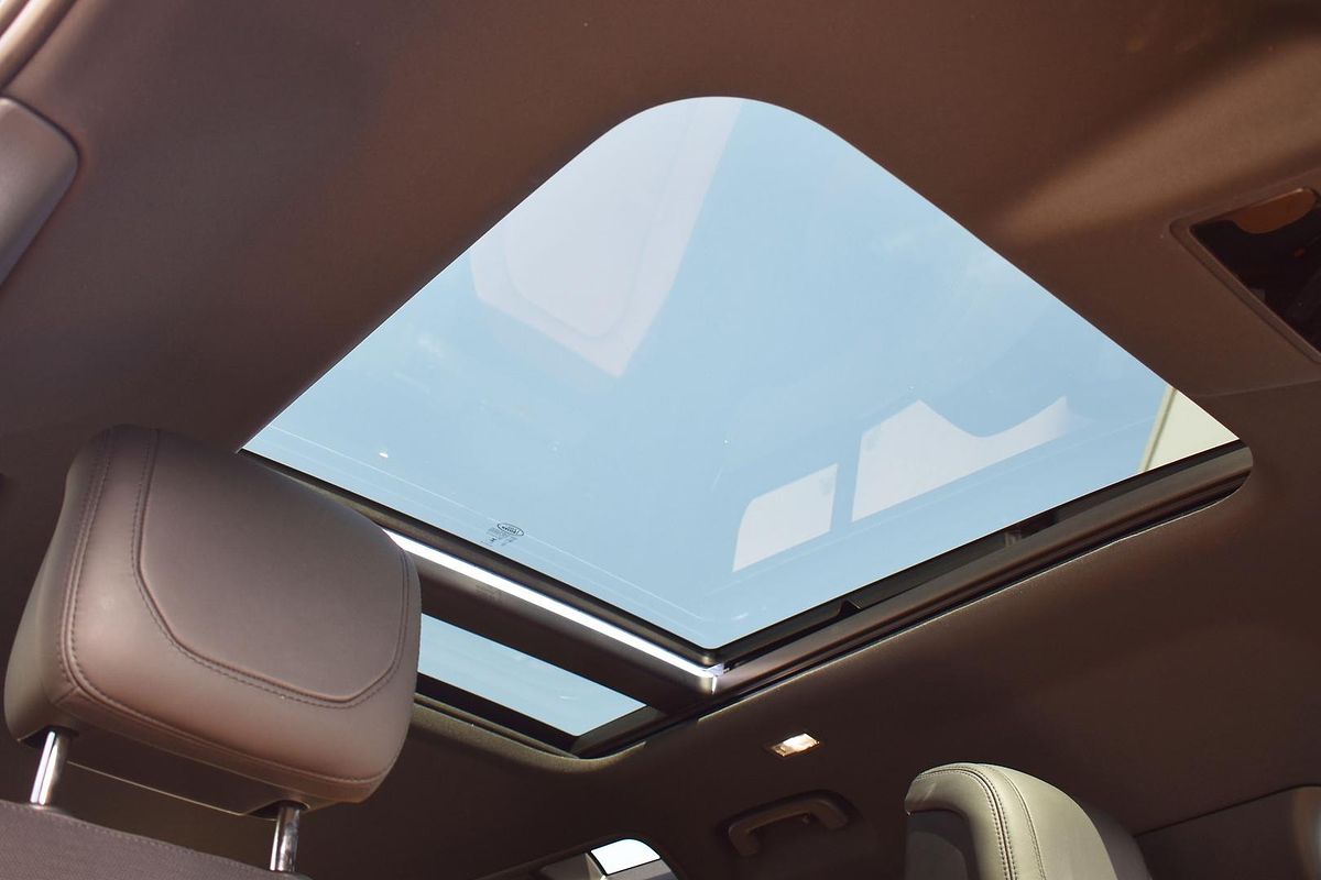 2023 Land Rover Defender 110 D300 X-Dynamic HSE L663