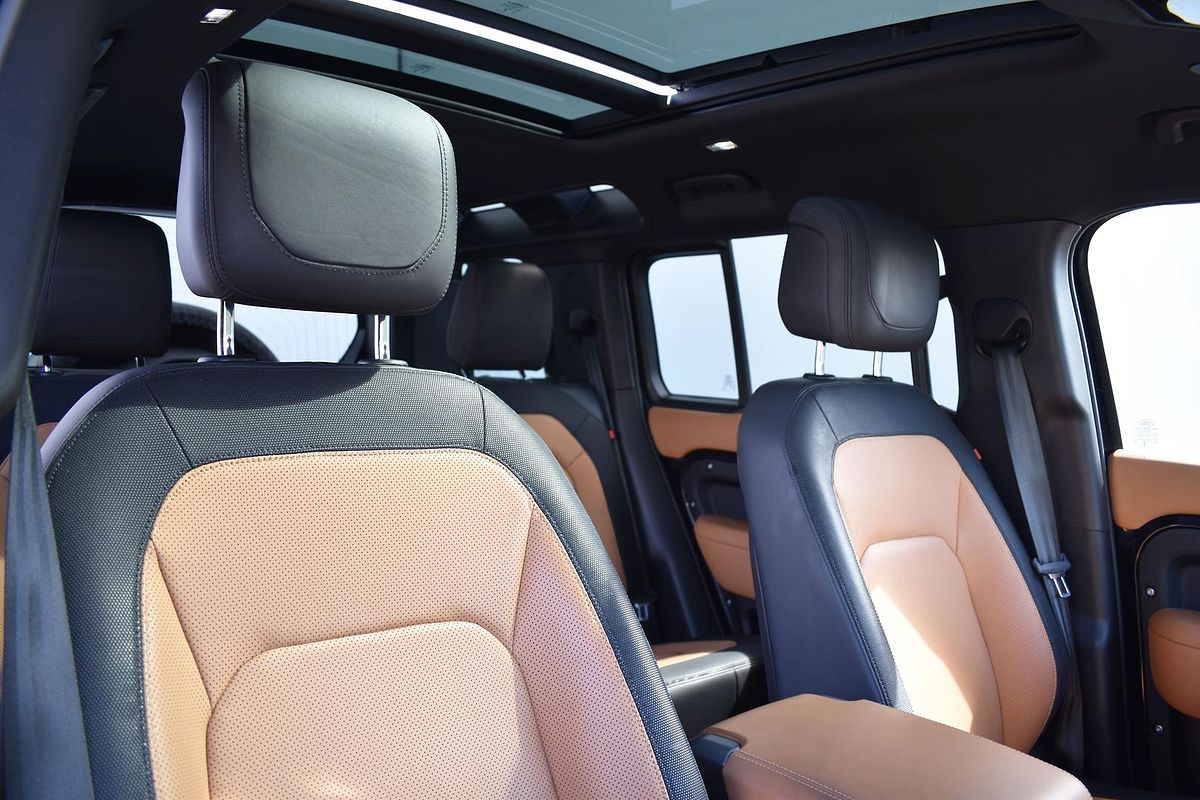 2023 Land Rover Defender 110 D300 X-Dynamic HSE L663
