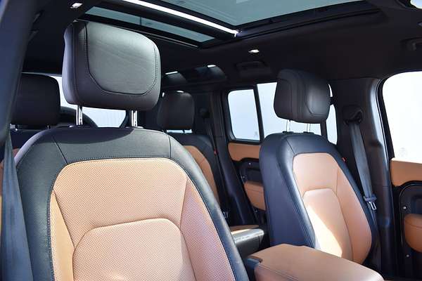2023 Land Rover Defender 110 D300 X-Dynamic HSE L663
