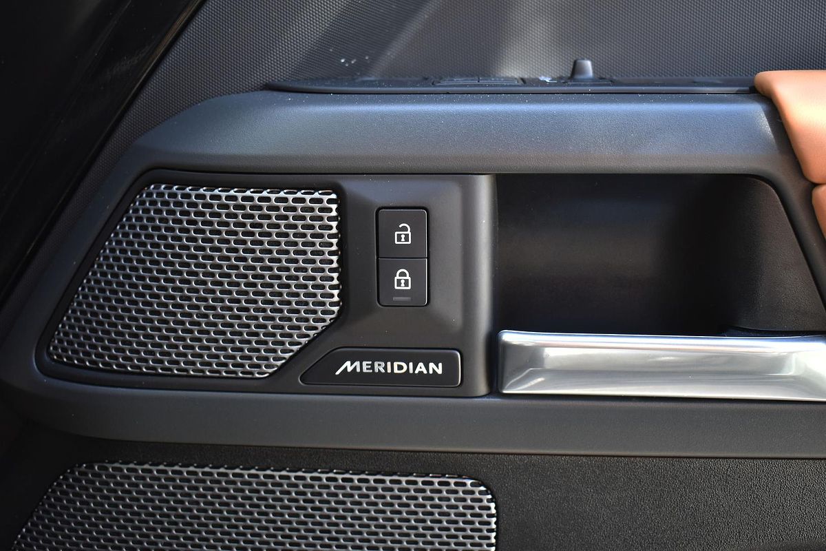 2023 Land Rover Defender 110 D300 X-Dynamic HSE L663