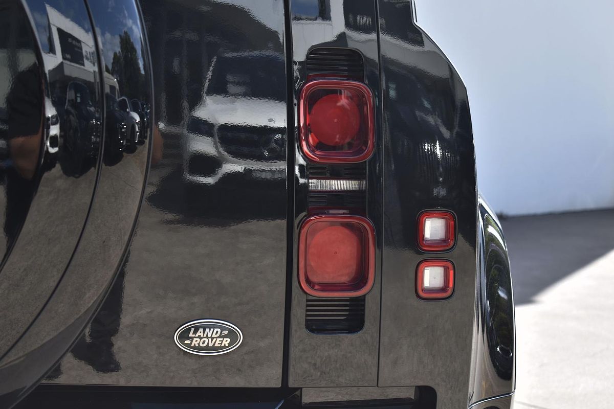 2023 Land Rover Defender 110 D300 X-Dynamic HSE L663