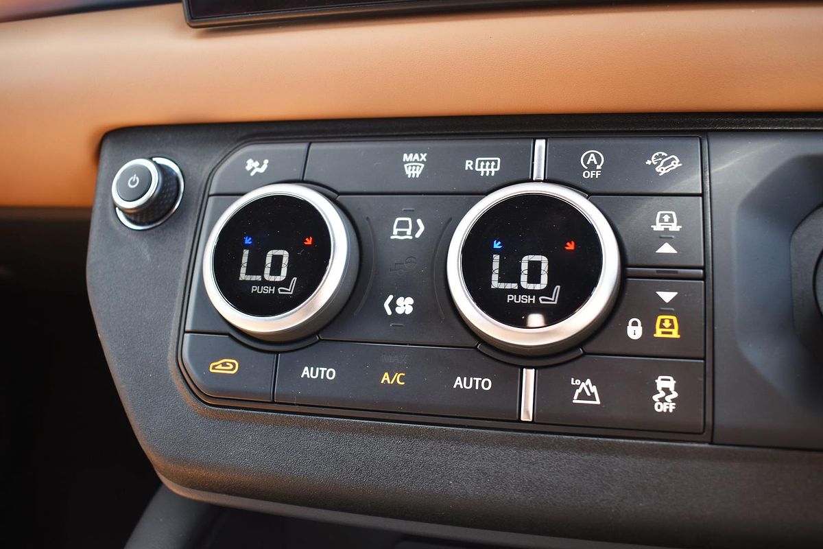 2023 Land Rover Defender 110 D300 X-Dynamic HSE L663