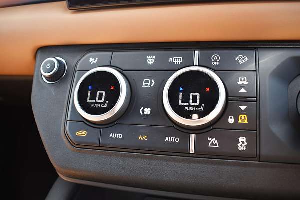 2023 Land Rover Defender 110 D300 X-Dynamic HSE L663
