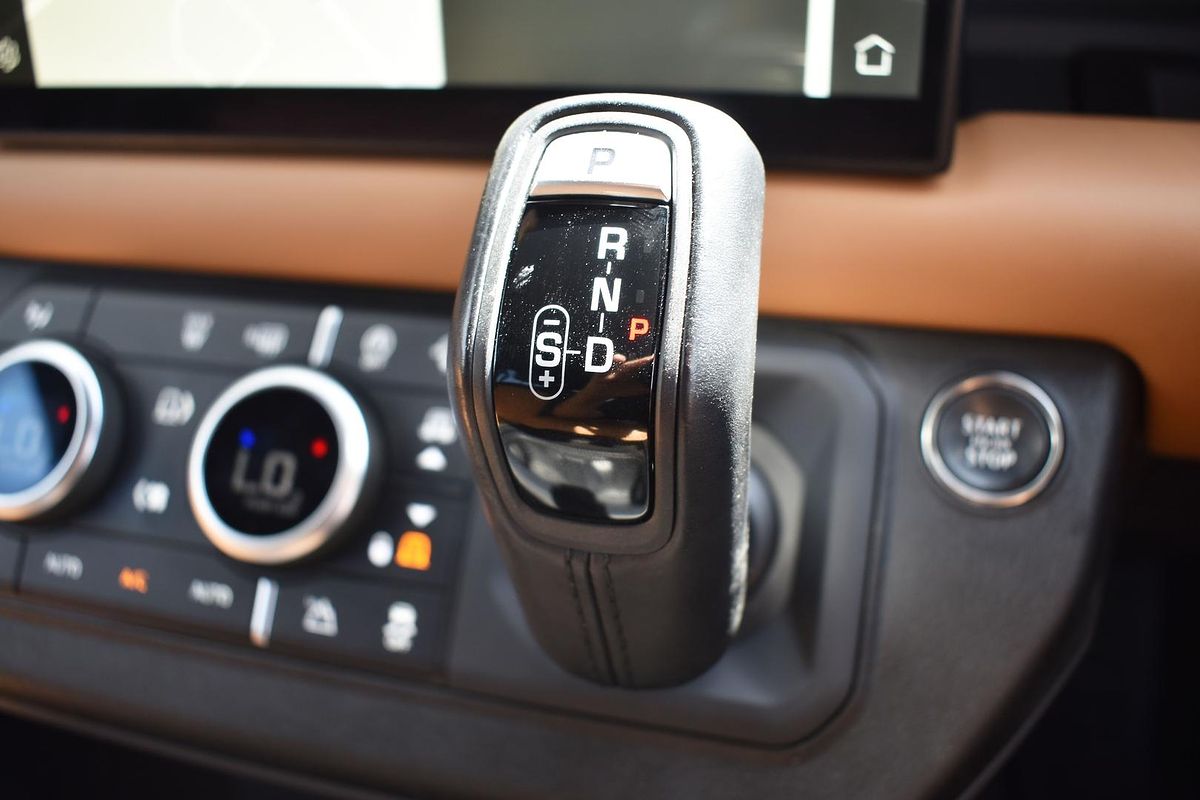 2023 Land Rover Defender 110 D300 X-Dynamic HSE L663