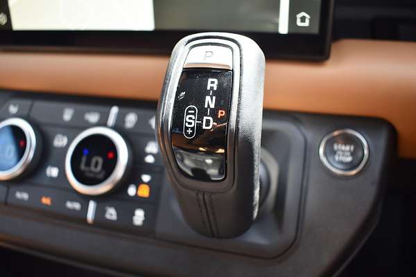 2023 Land Rover Defender 110 D300 X-Dynamic HSE L663