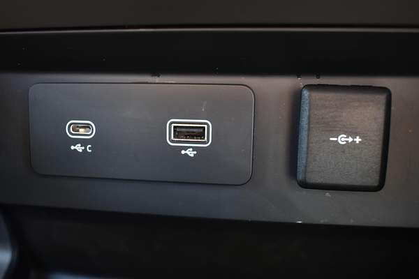 2023 Land Rover Defender 110 D300 X-Dynamic HSE L663