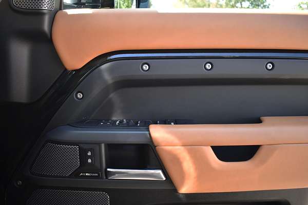 2023 Land Rover Defender 110 D300 X-Dynamic HSE L663