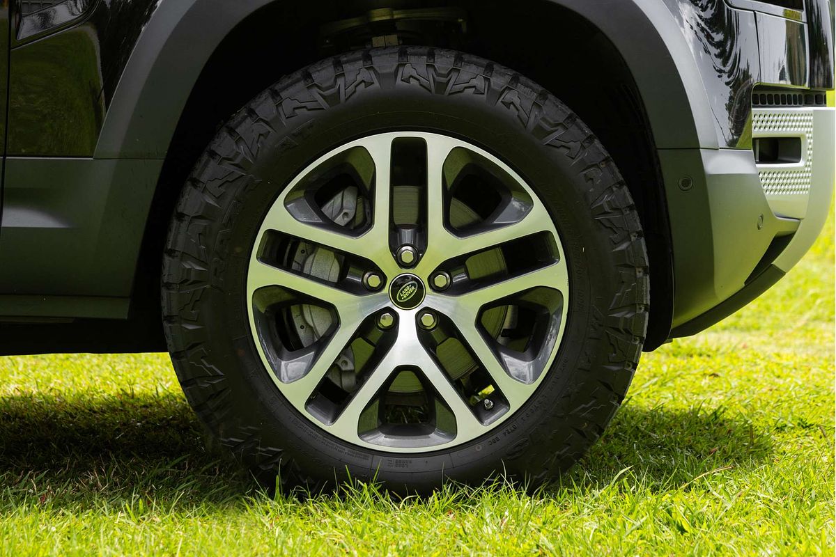 2020 Land Rover Defender 110 P400 SE L663