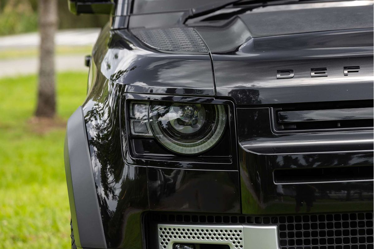 2020 Land Rover Defender 110 P400 SE L663