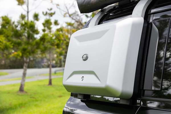 2020 Land Rover Defender 110 P400 SE L663