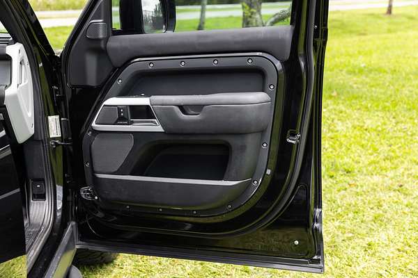 2020 Land Rover Defender 110 P400 SE L663