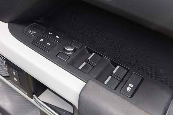 2020 Land Rover Defender 110 P400 SE L663