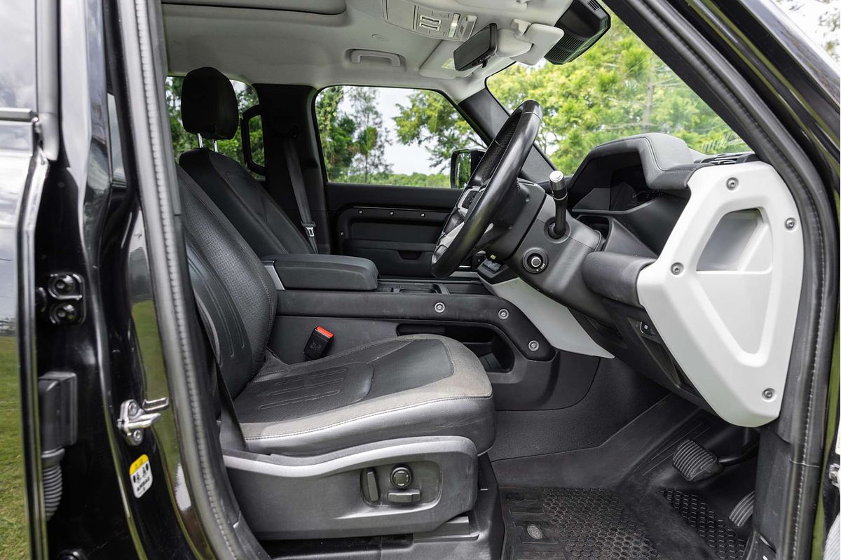 2020 Land Rover Defender 110 P400 SE L663