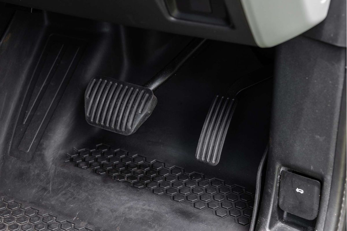 2020 Land Rover Defender 110 P400 SE L663