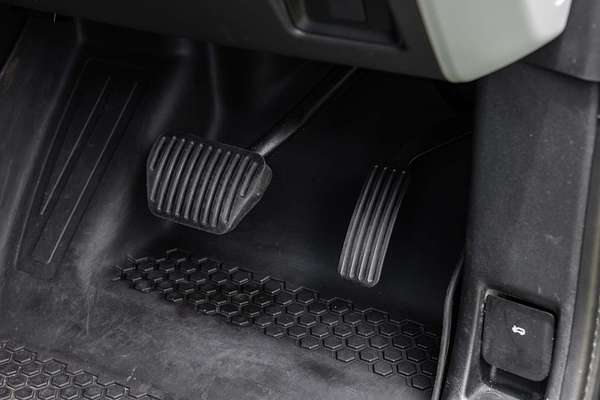 2020 Land Rover Defender 110 P400 SE L663