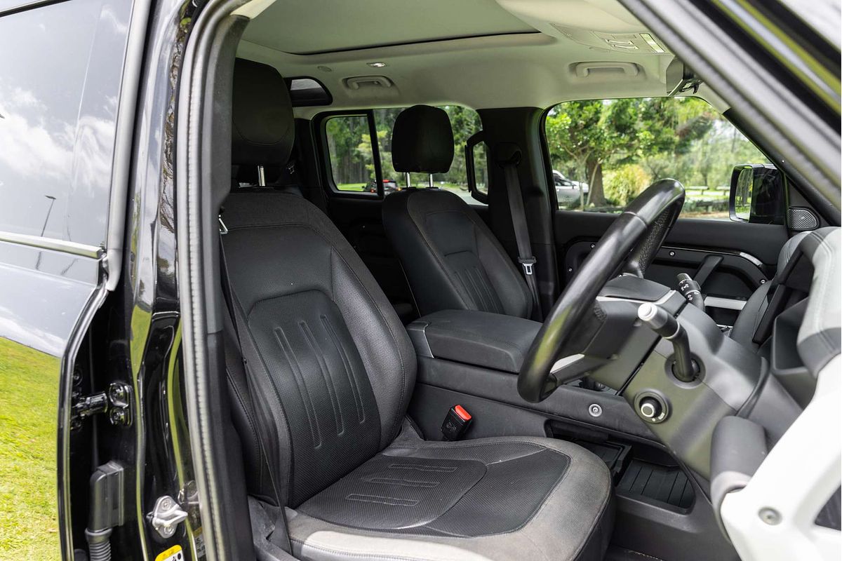 2020 Land Rover Defender 110 P400 SE L663