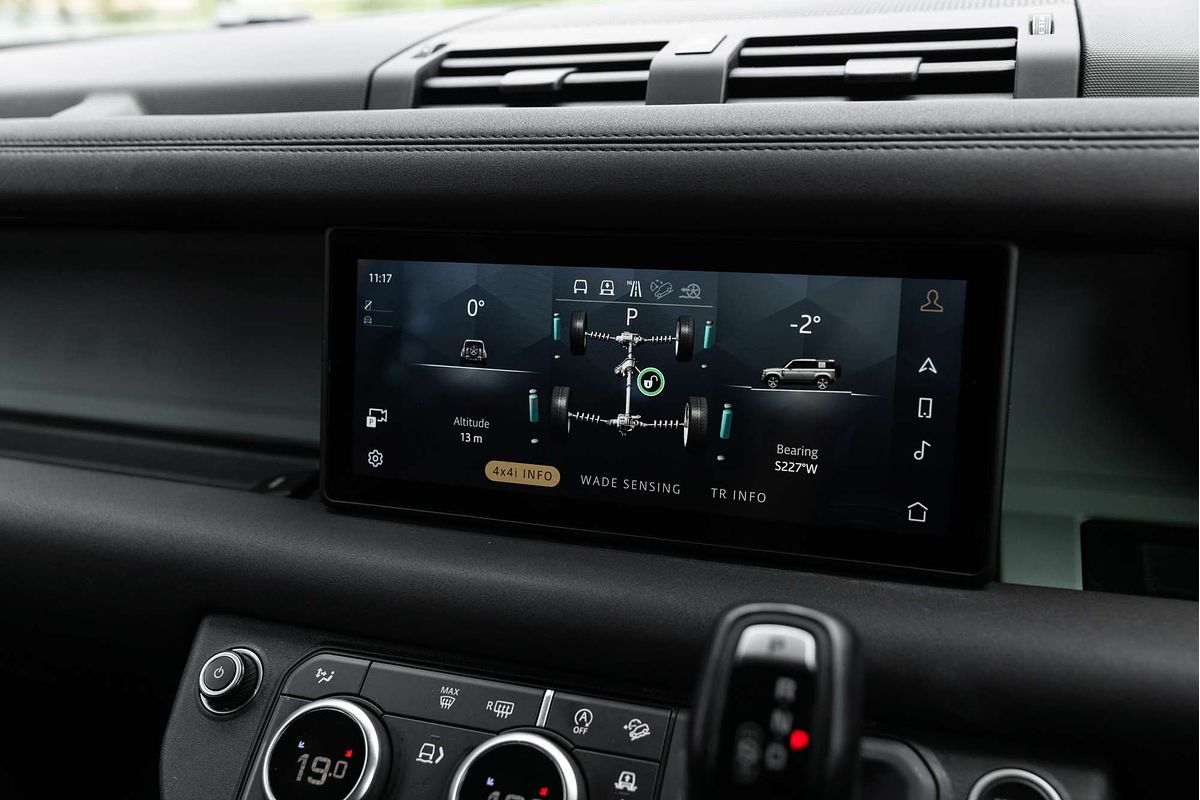 2020 Land Rover Defender 110 P400 SE L663