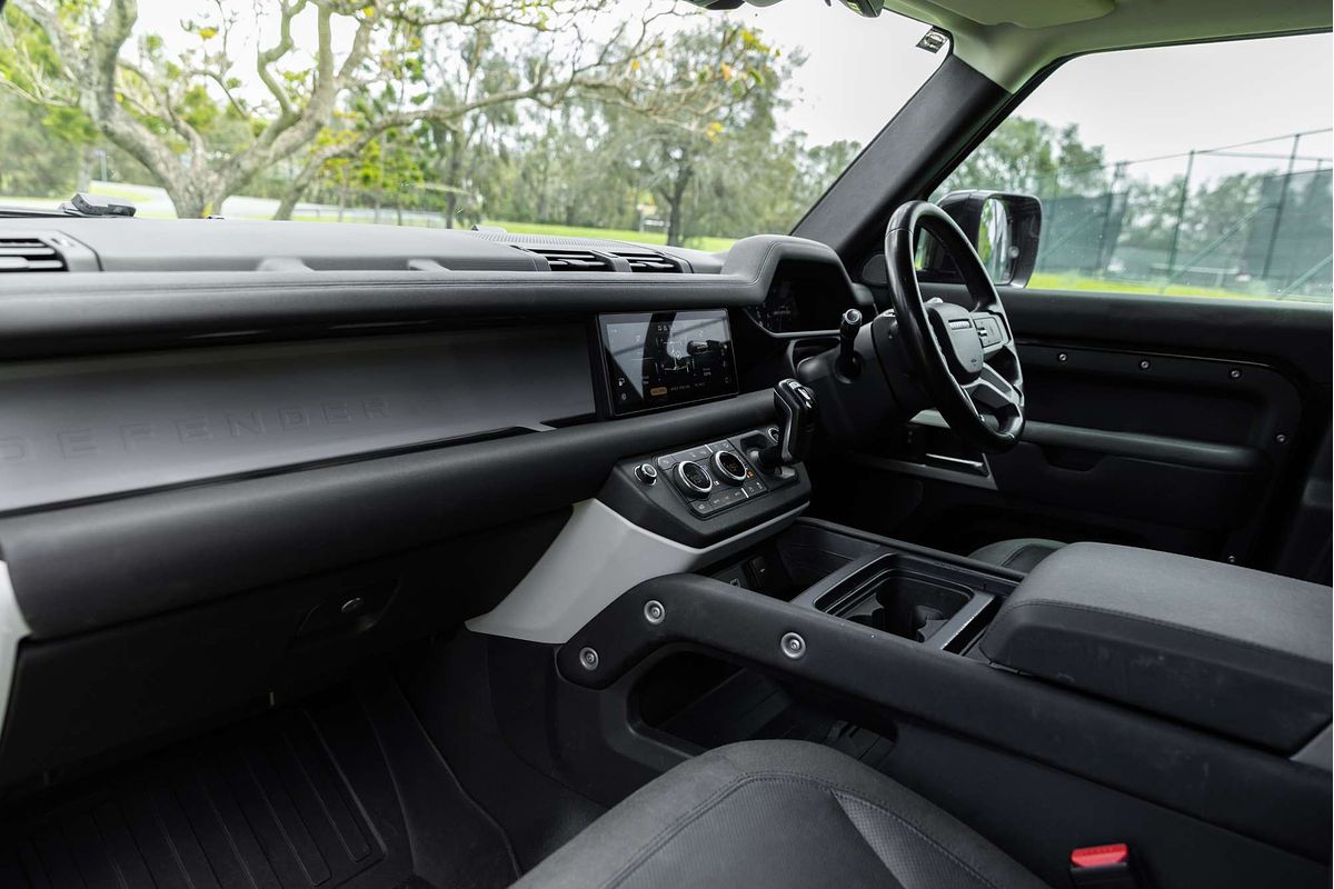 2020 Land Rover Defender 110 P400 SE L663