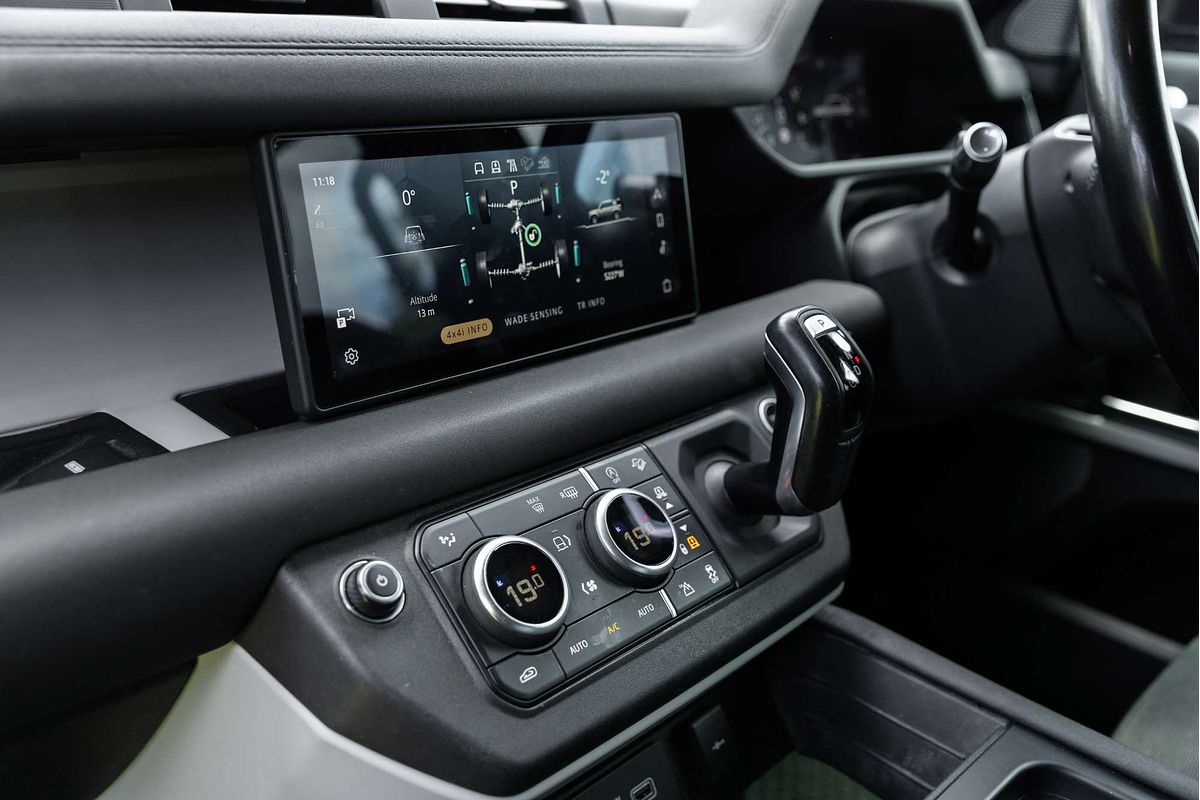 2020 Land Rover Defender 110 P400 SE L663