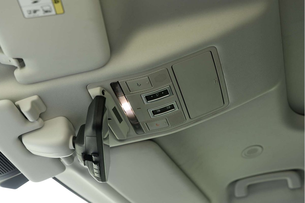 2020 Land Rover Defender 110 P400 SE L663