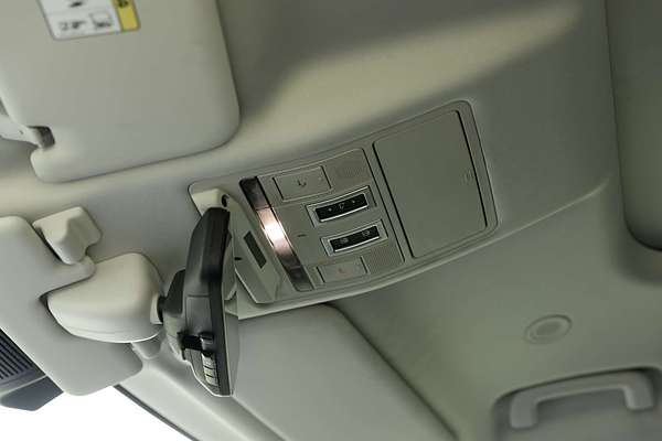 2020 Land Rover Defender 110 P400 SE L663