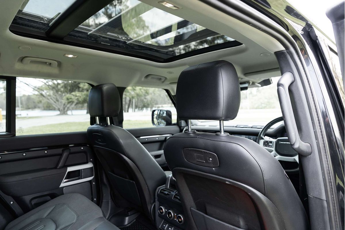 2020 Land Rover Defender 110 P400 SE L663