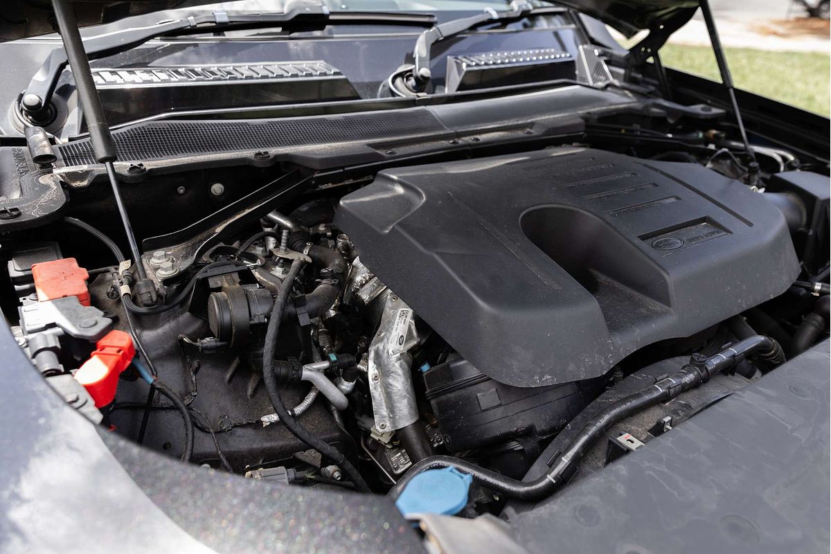 2020 Land Rover Defender 110 P400 SE L663