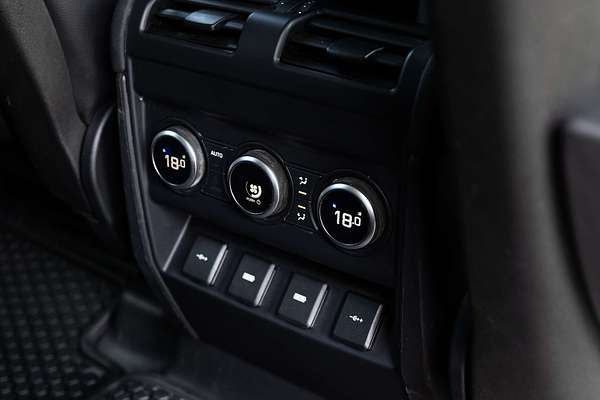 2020 Land Rover Defender 110 P400 SE L663