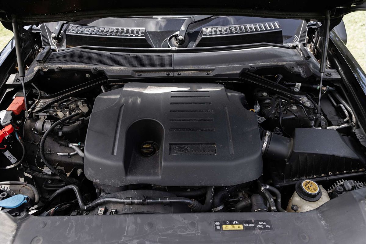 2020 Land Rover Defender 110 P400 SE L663