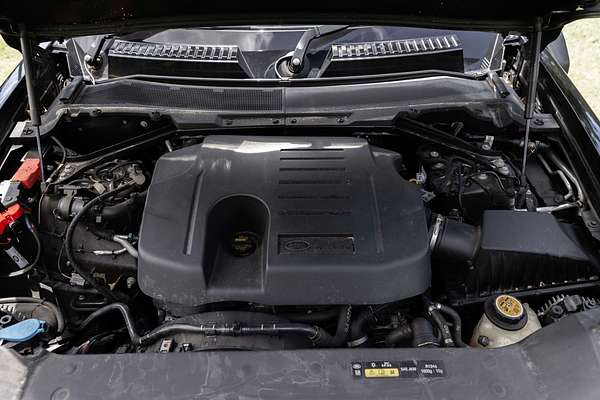 2020 Land Rover Defender 110 P400 SE L663