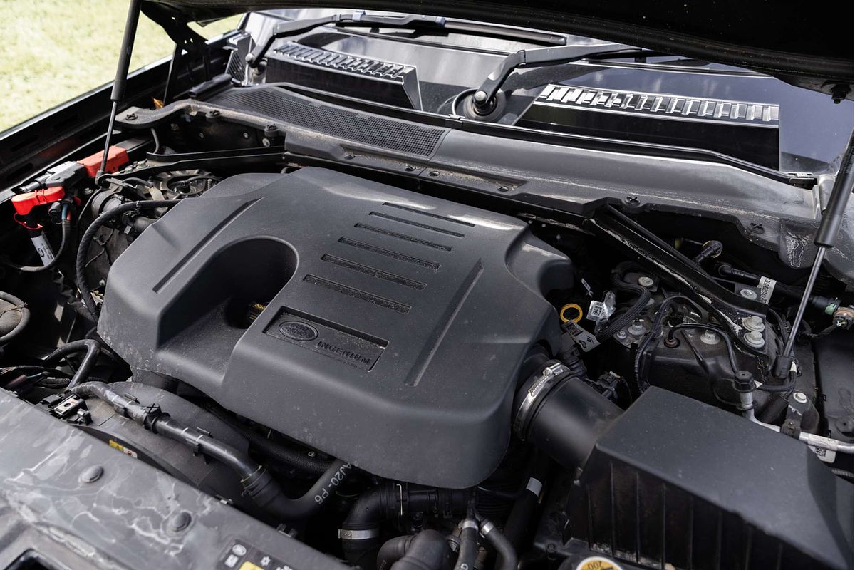 2020 Land Rover Defender 110 P400 SE L663