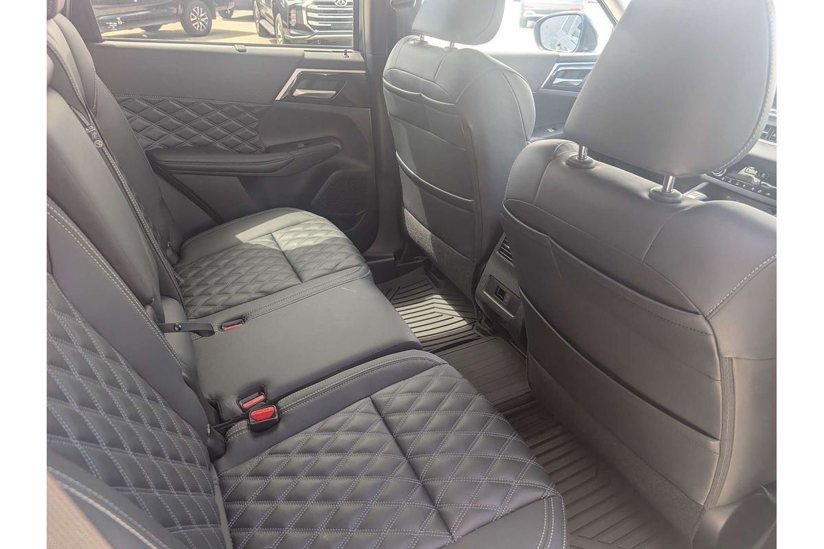 2025 Mitsubishi Outlander PHEV Exceed ZM